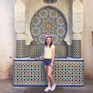 Meet your Posher, Caroline